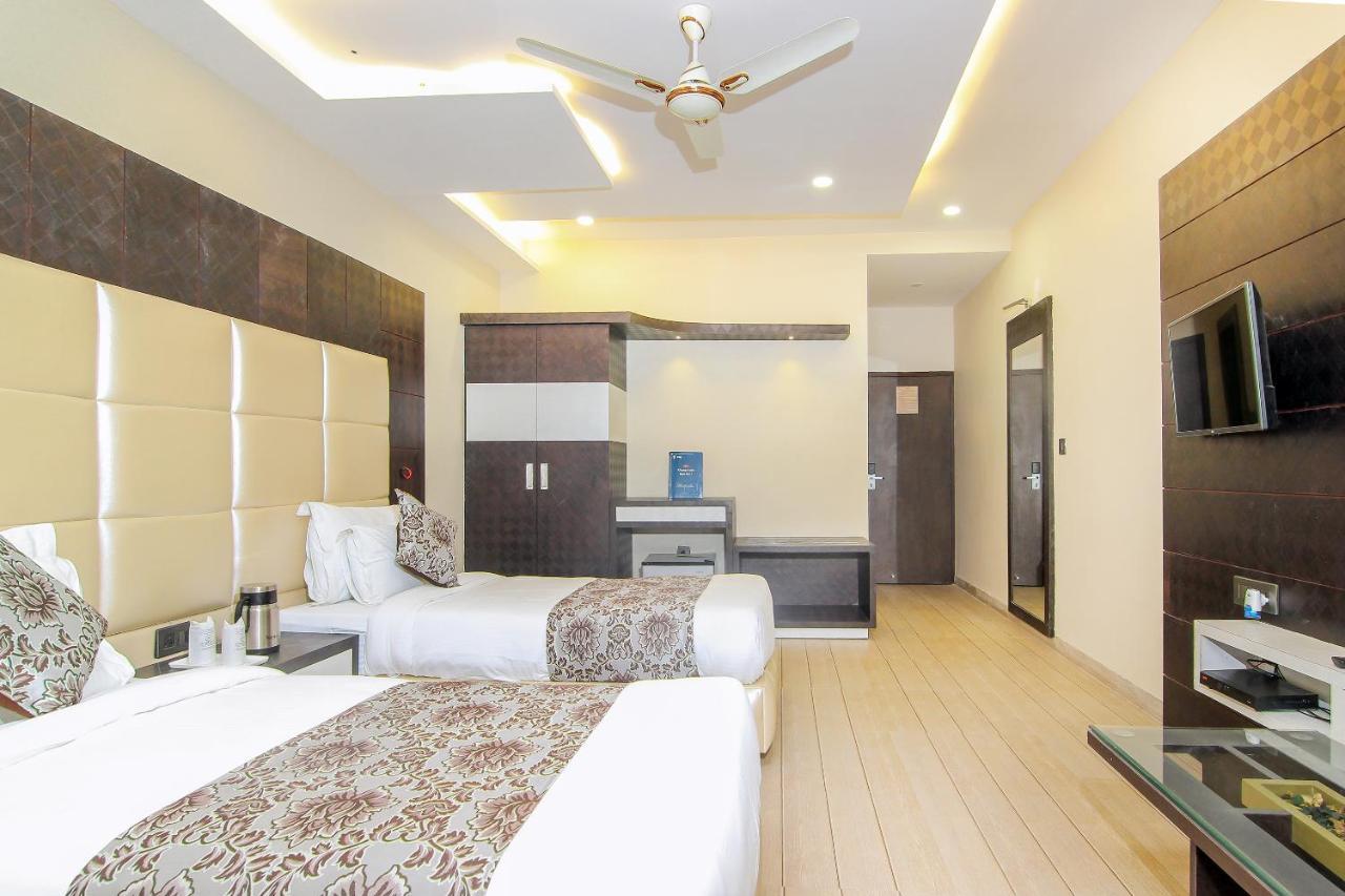 Hotel Moments à Lucknow Extérieur photo