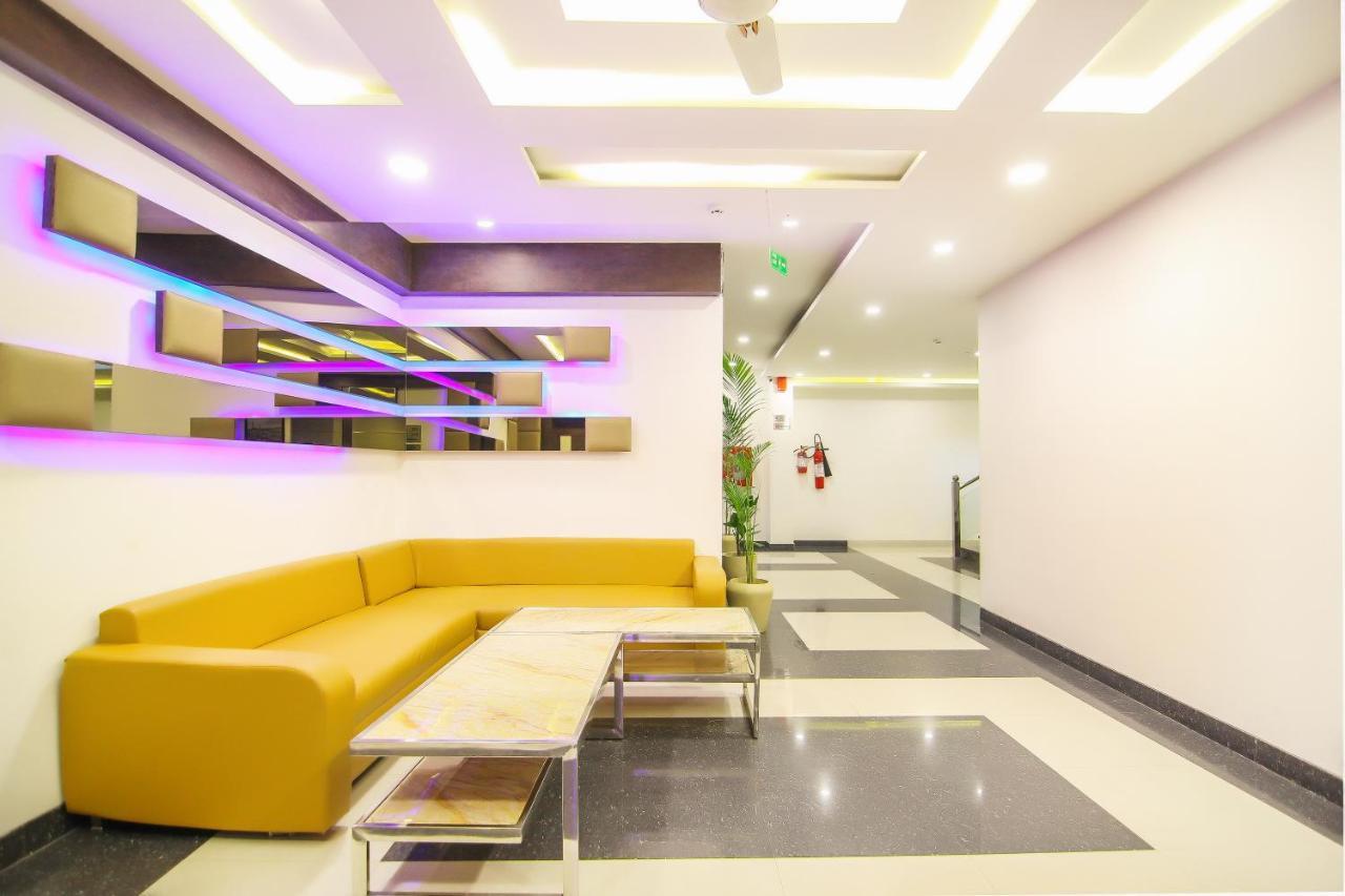 Hotel Moments à Lucknow Extérieur photo