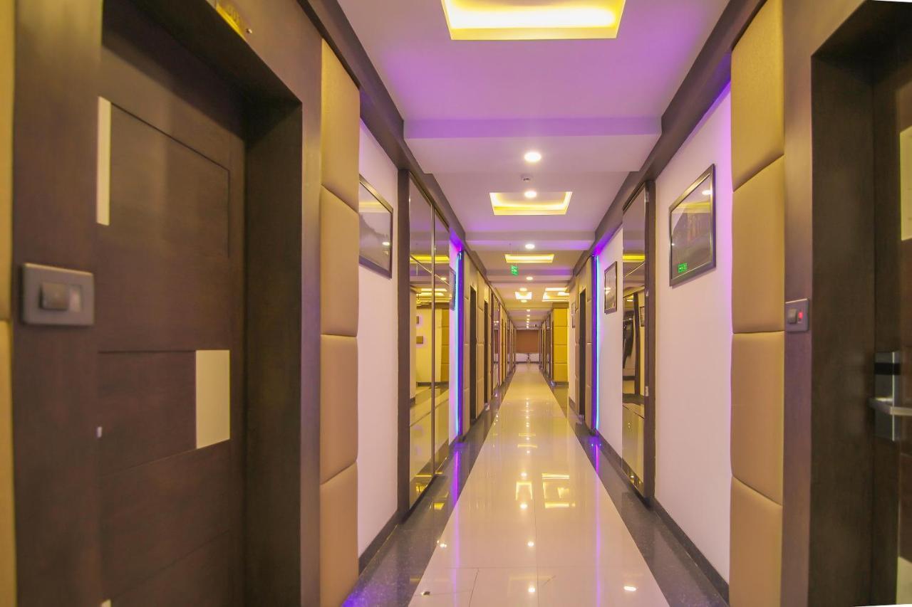 Hotel Moments à Lucknow Extérieur photo