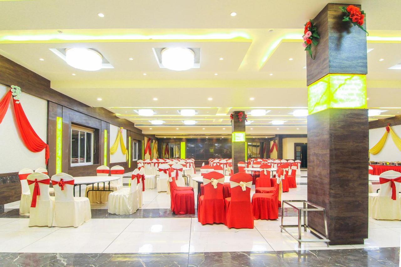 Hotel Moments à Lucknow Extérieur photo