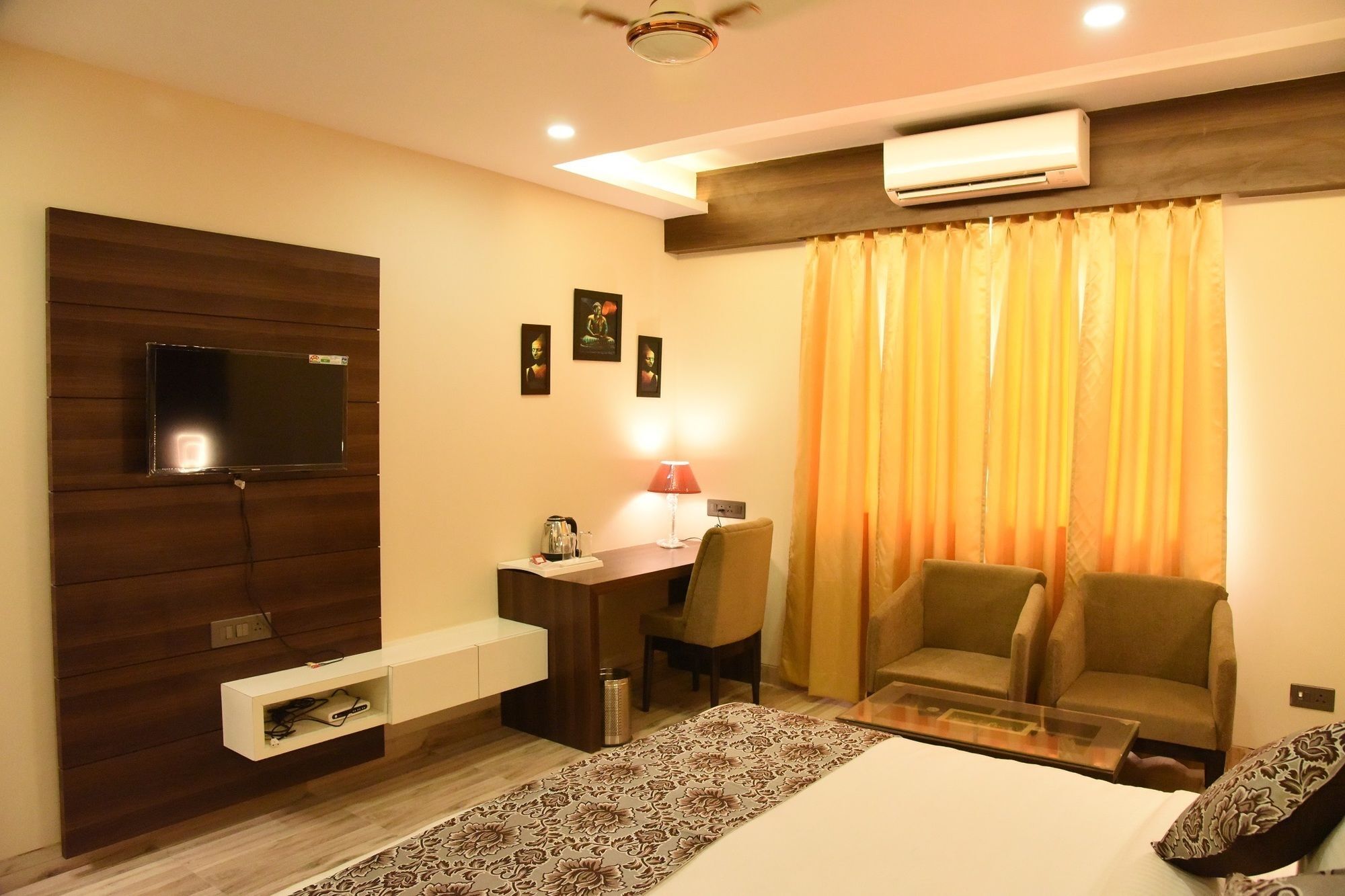 Hotel Moments à Lucknow Extérieur photo