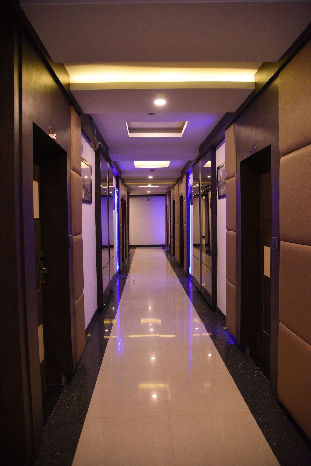 Hotel Moments à Lucknow Extérieur photo