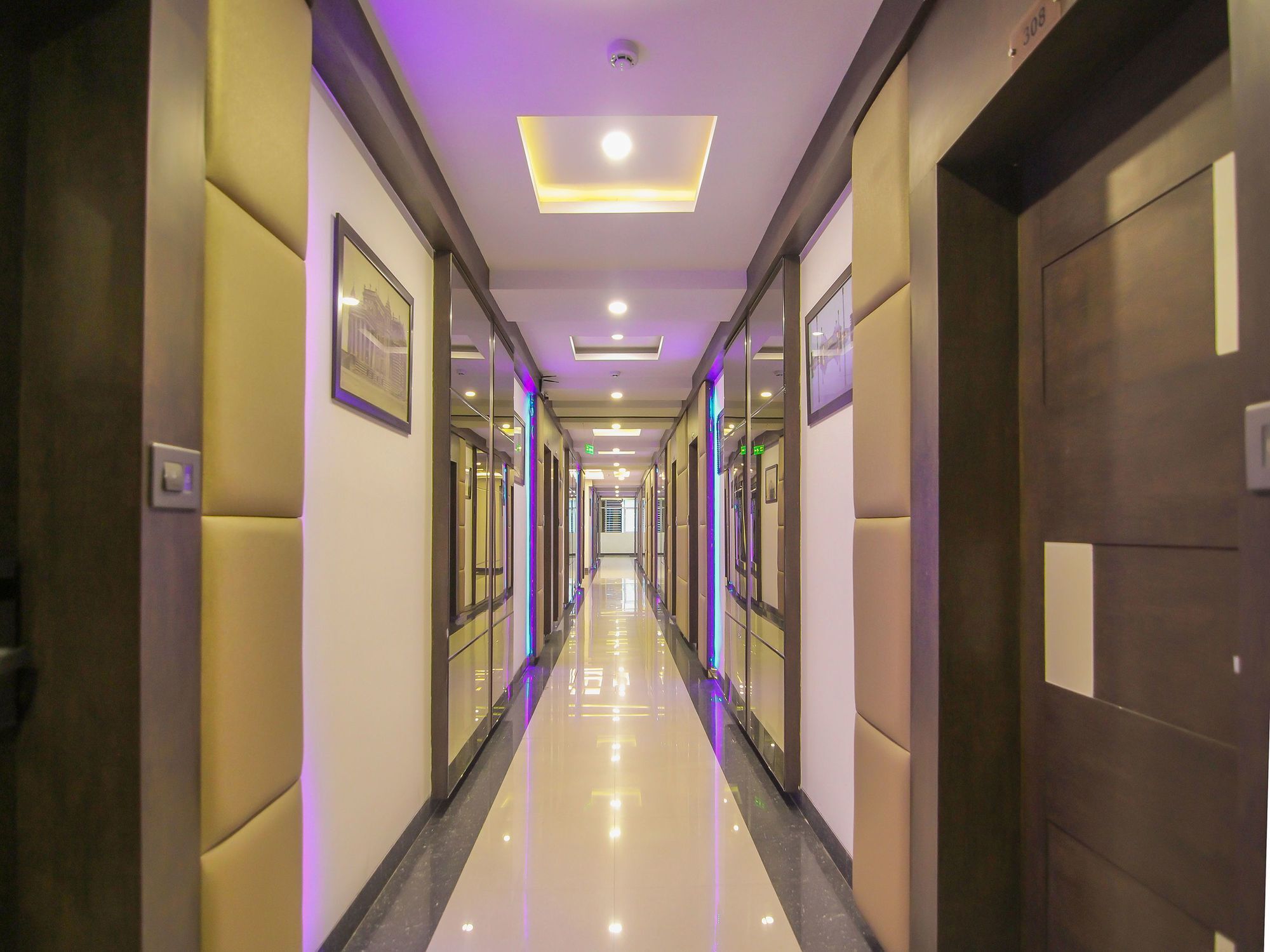 Hotel Moments à Lucknow Extérieur photo