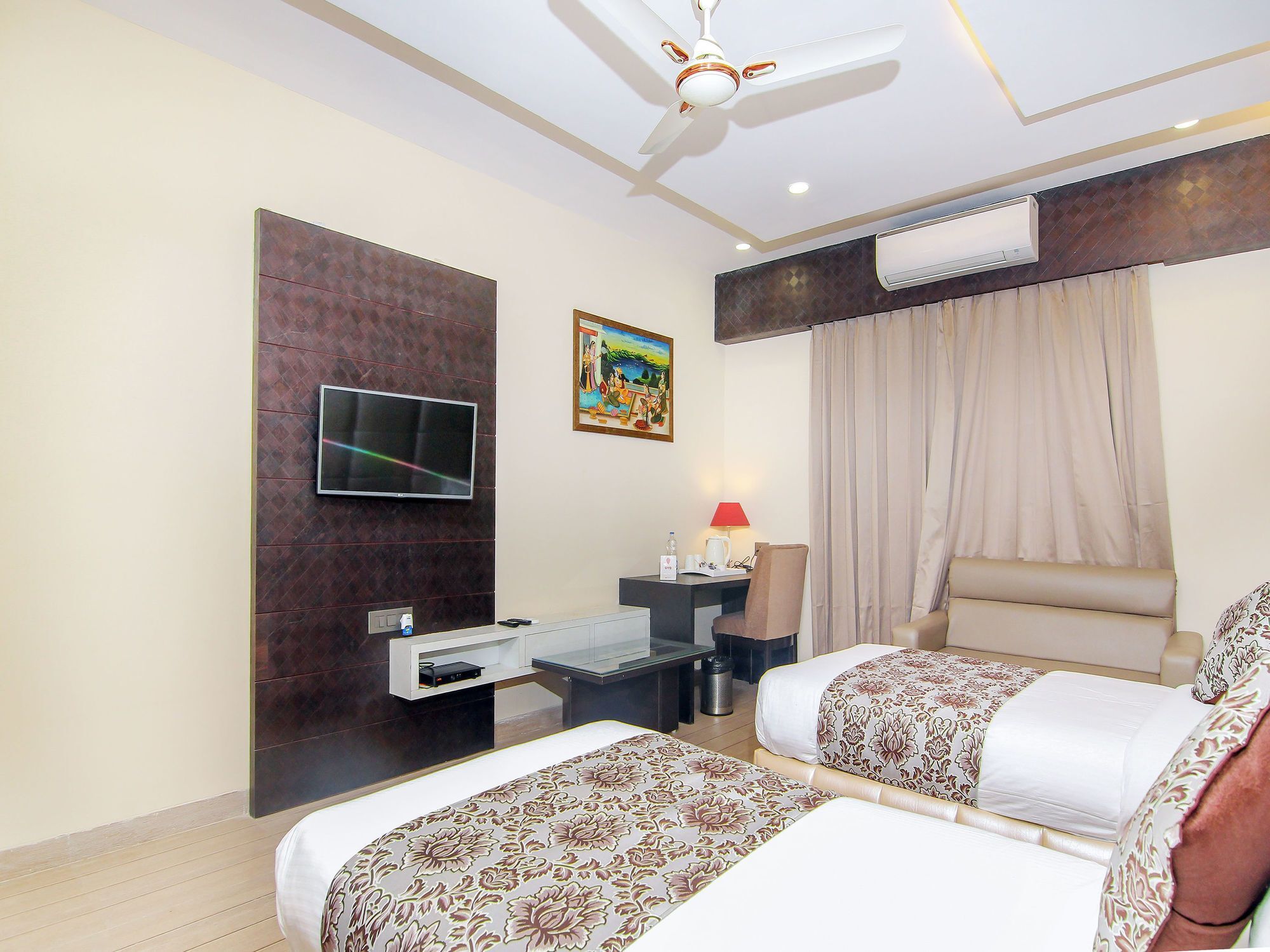 Hotel Moments à Lucknow Extérieur photo