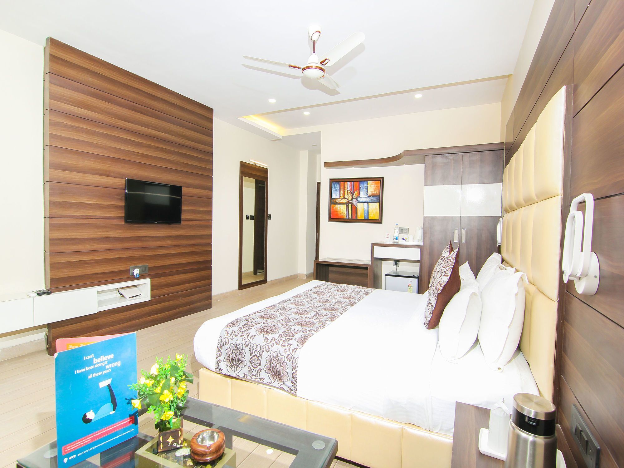 Hotel Moments à Lucknow Extérieur photo