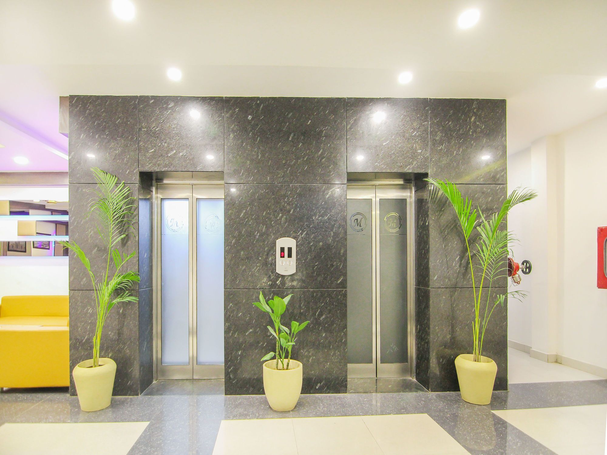 Hotel Moments à Lucknow Extérieur photo